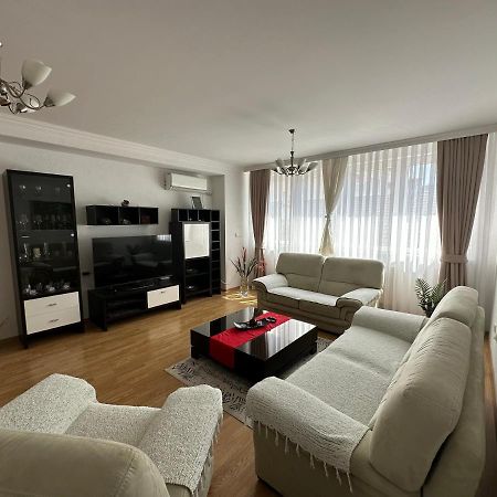 Spacious 3-Bedroom Condo Next To City Center Приштина Экстерьер фото