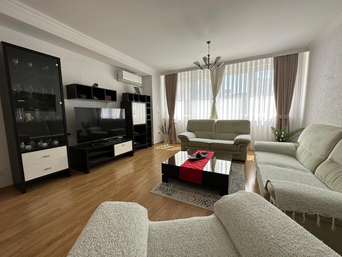Spacious 3-Bedroom Condo Next To City Center Приштина Экстерьер фото