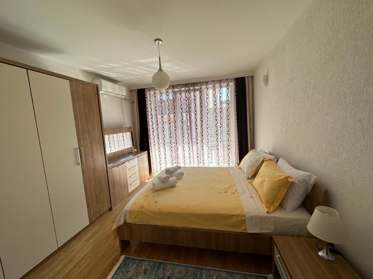 Spacious 3-Bedroom Condo Next To City Center Приштина Экстерьер фото