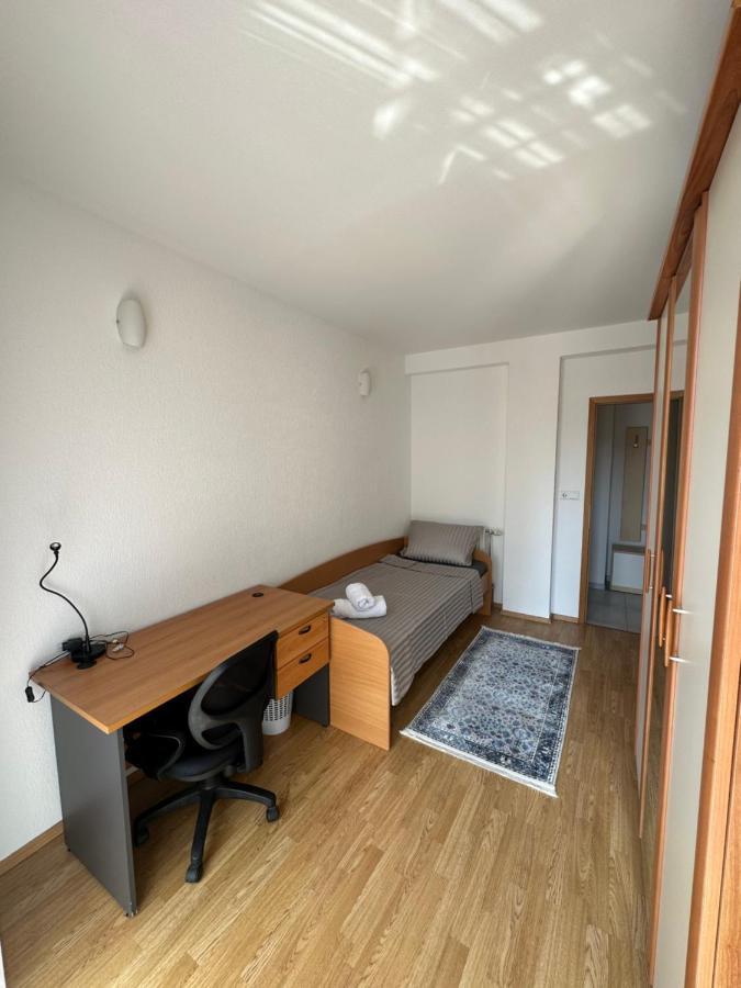 Spacious 3-Bedroom Condo Next To City Center Приштина Экстерьер фото