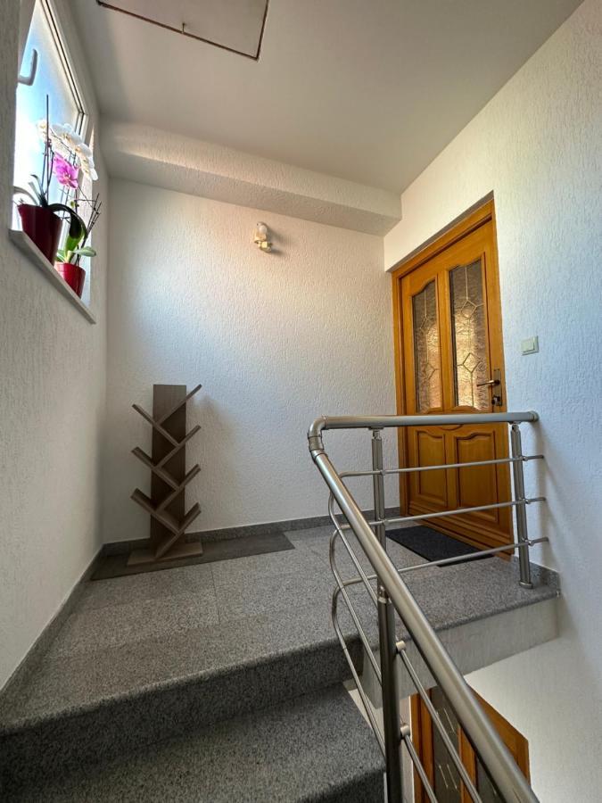 Spacious 3-Bedroom Condo Next To City Center Приштина Экстерьер фото