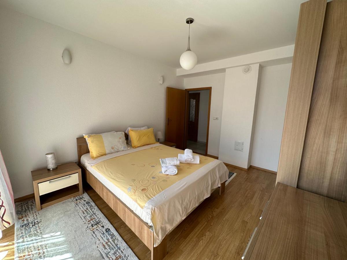 Spacious 3-Bedroom Condo Next To City Center Приштина Экстерьер фото