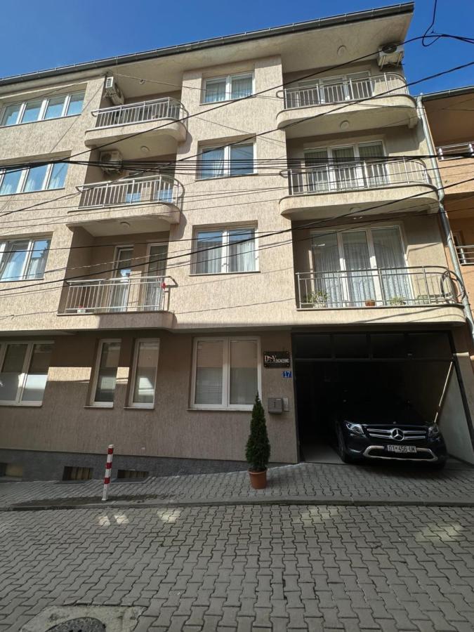 Spacious 3-Bedroom Condo Next To City Center Приштина Экстерьер фото