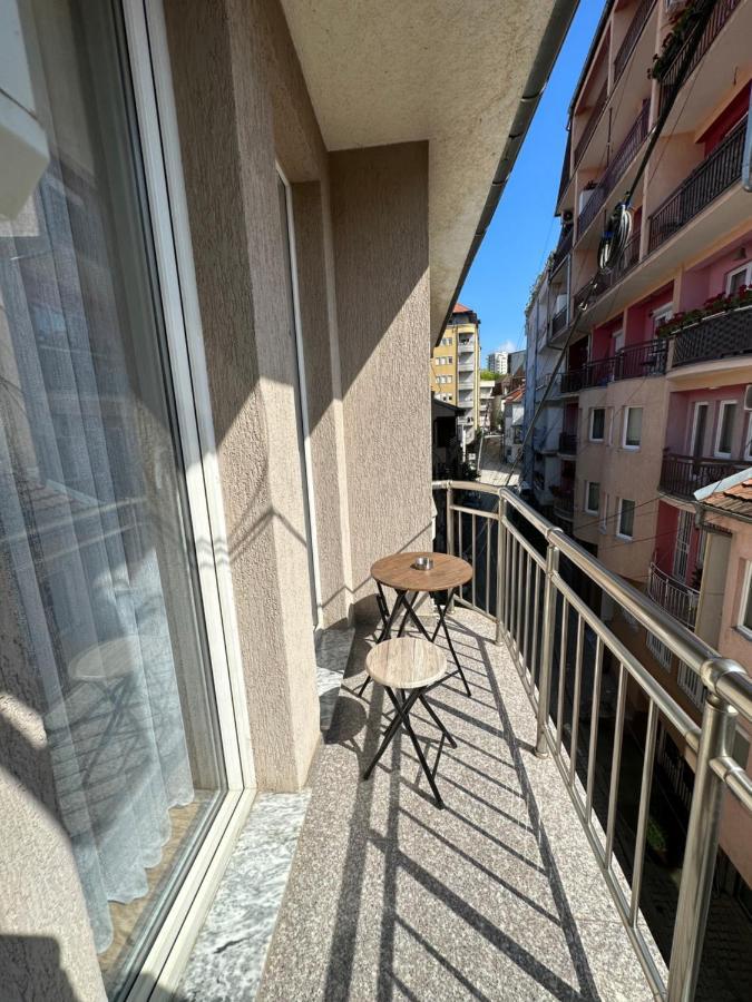 Spacious 3-Bedroom Condo Next To City Center Приштина Экстерьер фото